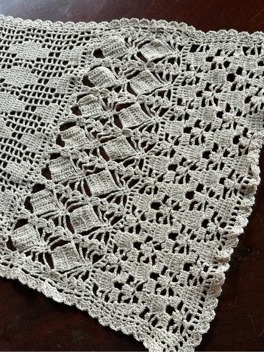 VTG handmade crochet lace table runner features a intricate squared pattern